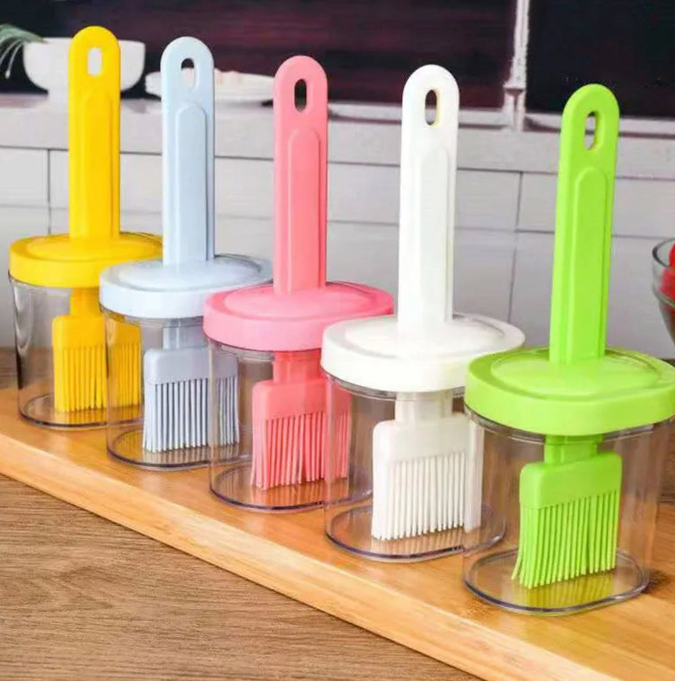 Silicone food brush with Integrated spice/sauce container